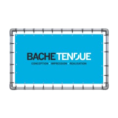 Bâche tendue.