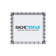 Cube en bâche tendue.